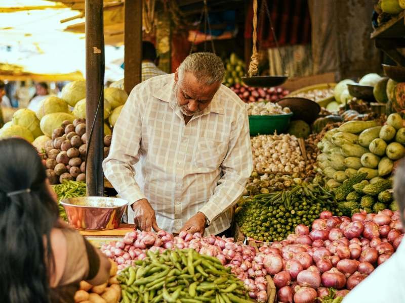 सब्जी की दुकान करके